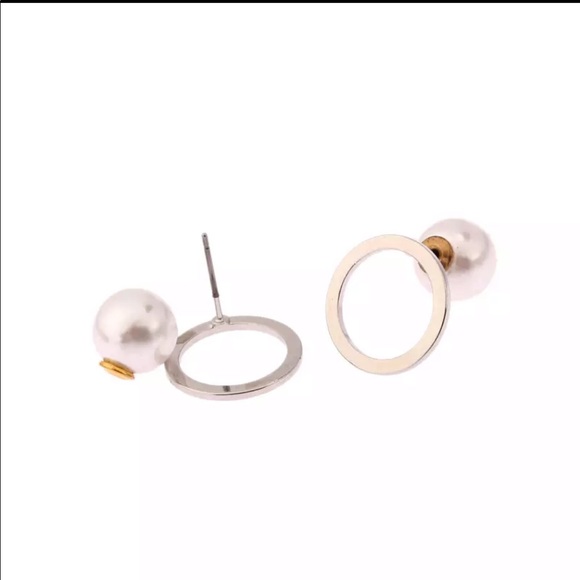 • Taylor • Pearl Back Circle Earrings - Picture 4 of 5